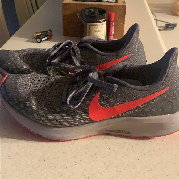 Tennis shoes - Picture 2 of 6